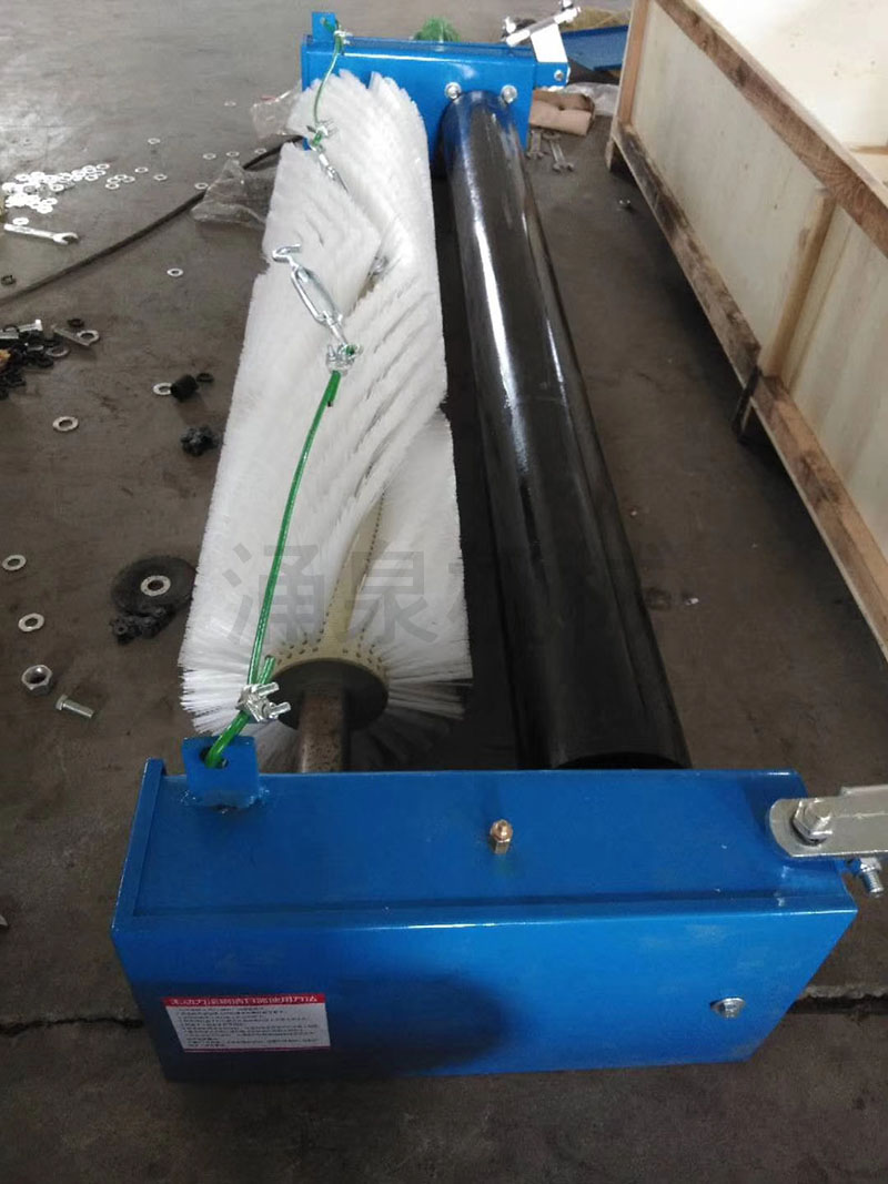 無(wú)動(dòng)力滾刷清掃器